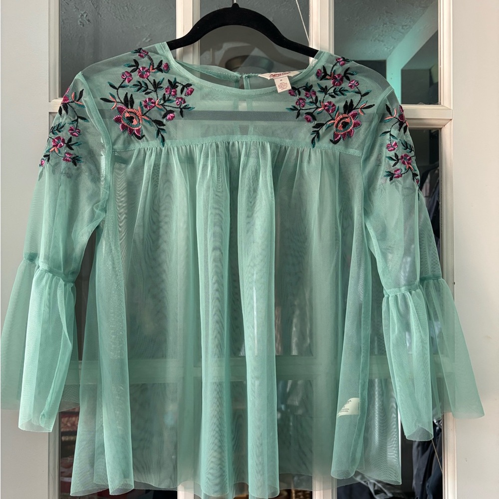 Arizona jeans Company Sheer Mint Green Floral Embroidered Blouse size M